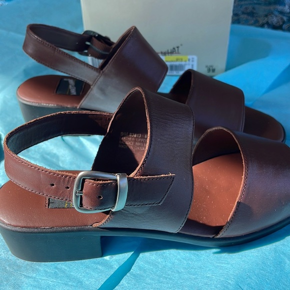 Adjustable leather shoes by What’s What. - Picture 6 of 9